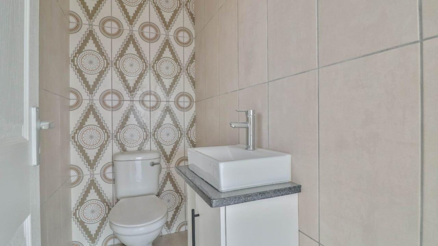 3 Bedroom Property for Sale in Fraaiuitsig Western Cape